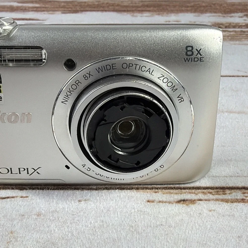 Nikon COOLPIX A300 20.1MP Digital Camera Silver Parts Repair Broken Lens